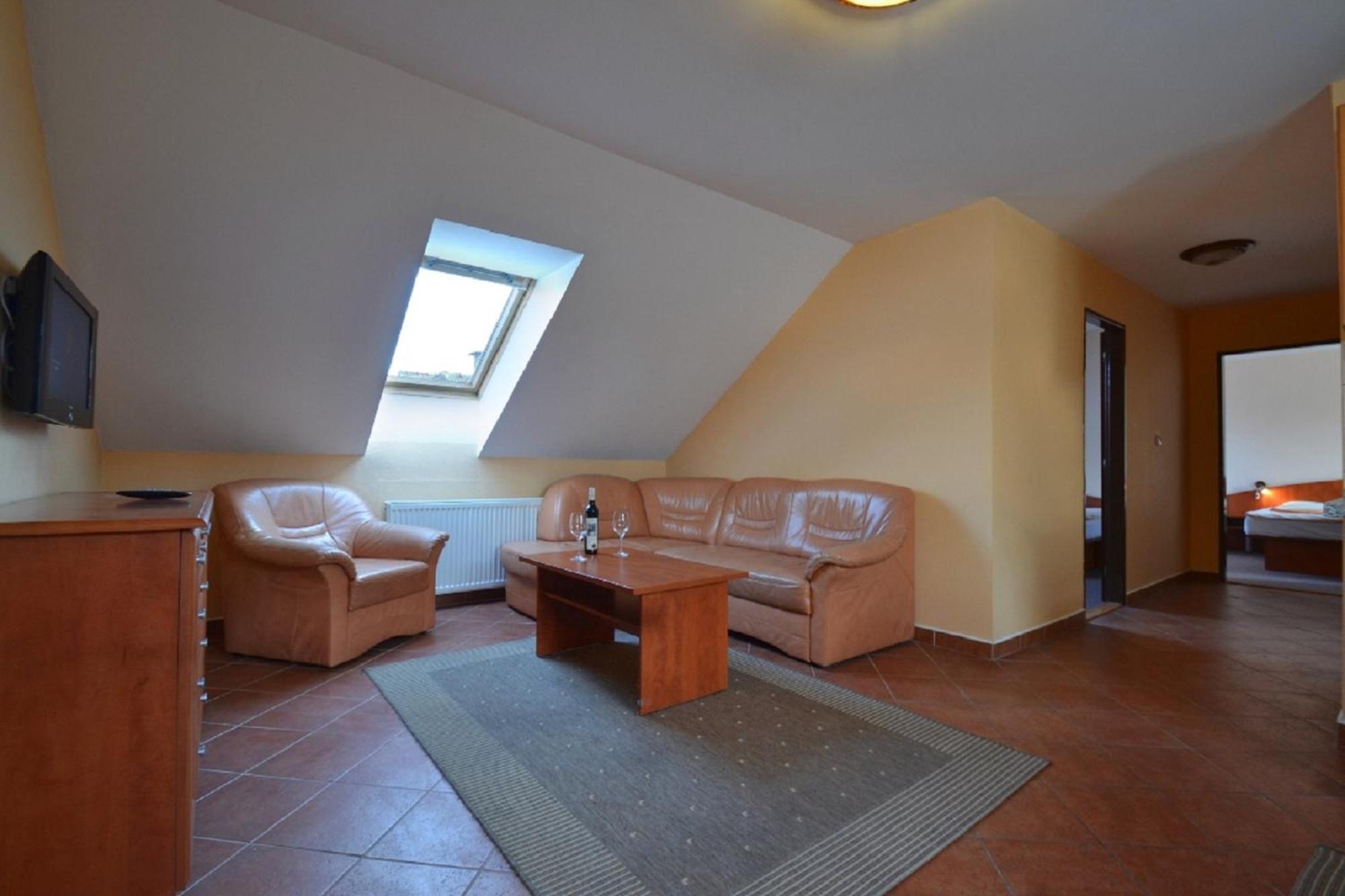 Hotel Flora Bešeňová Kültér fotó