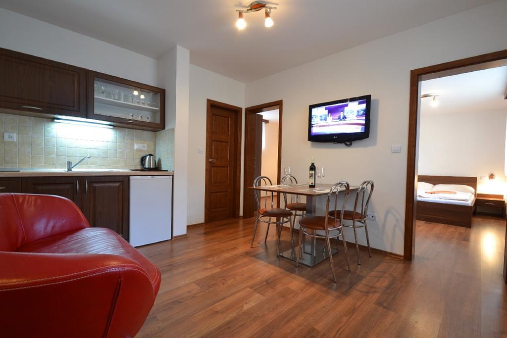 Hotel Flora Bešeňová Kültér fotó