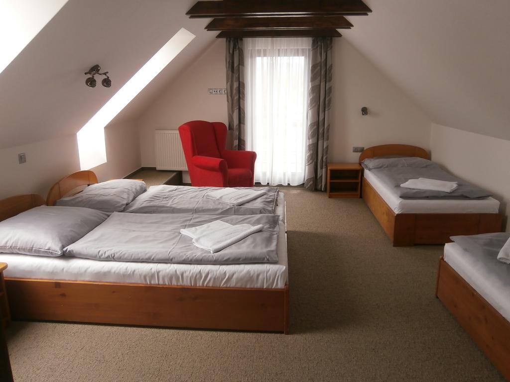 Hotel Flora Bešeňová Kültér fotó